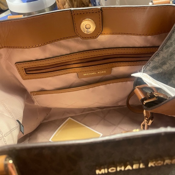 BRAND NEW!! Micheal Kors purse - Picture 6 of 12